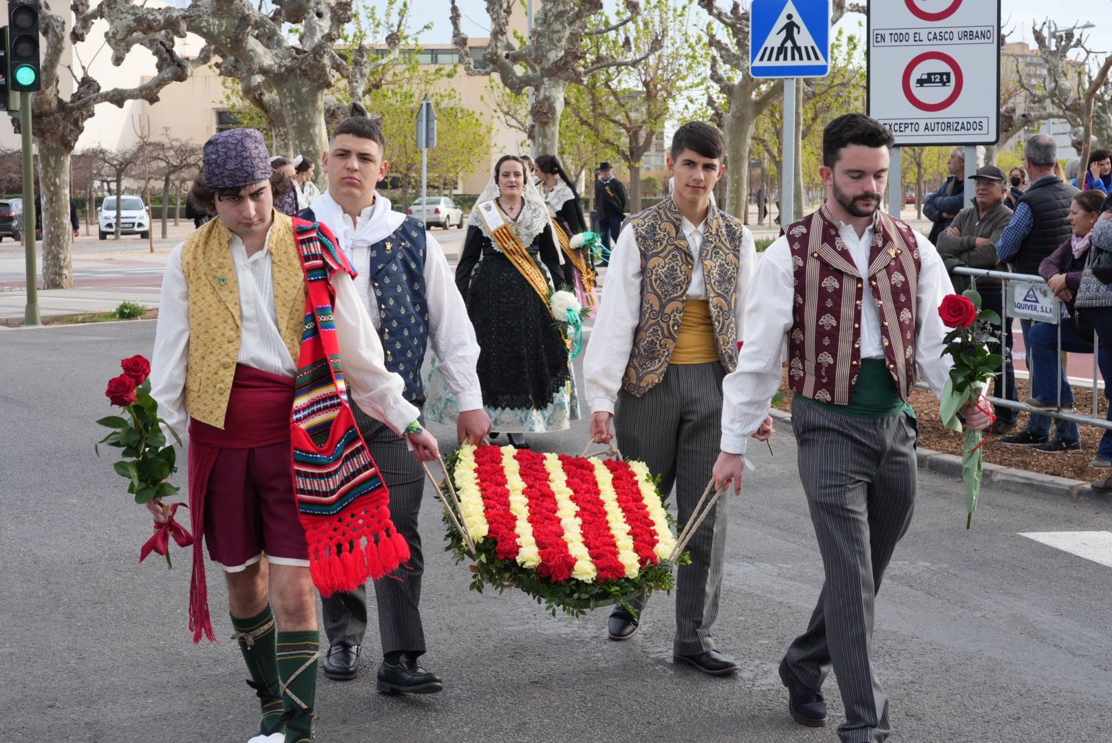 Todas las imágenes de la ofrenda a Lledó: Castelló colma de flores a su patrona.