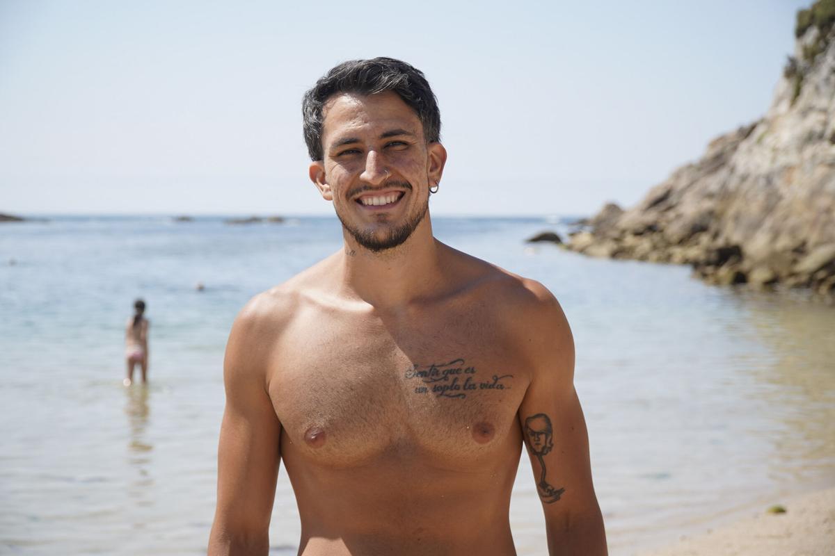 Ángel Hasgawa bañista de la playa de Las Lapas