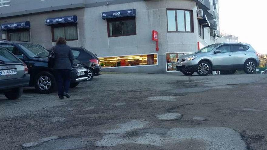 Baches en el inicio del Camiño dos Balandros, en Chapela. // FdV