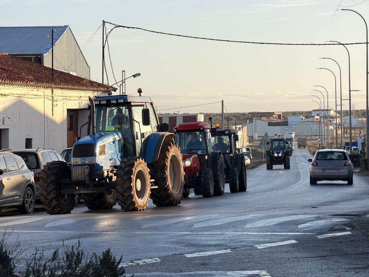 Fotogalería | Los tractores ya ocupan las carreteras extremeñas
