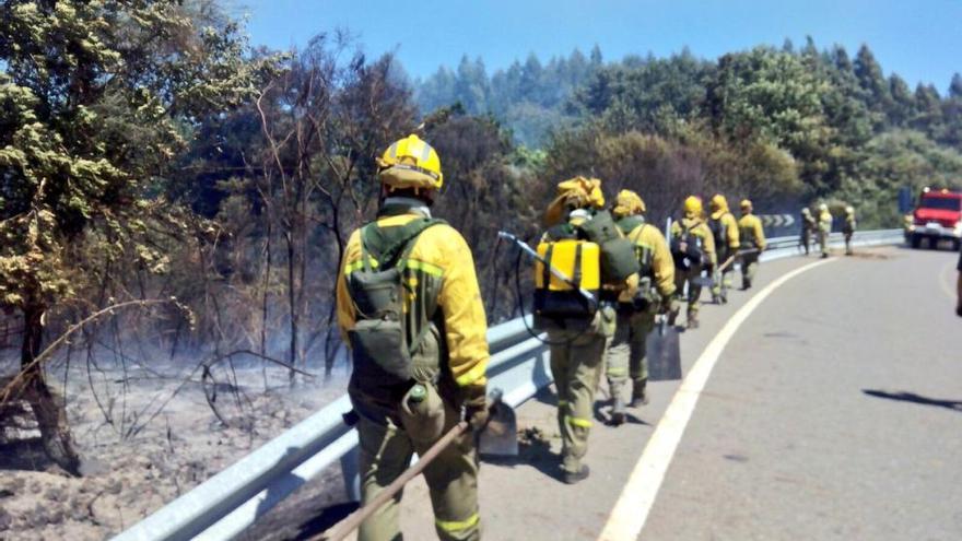 La BRIF de Laza, actuando en el incendio de Fumaces al pie de la N-525