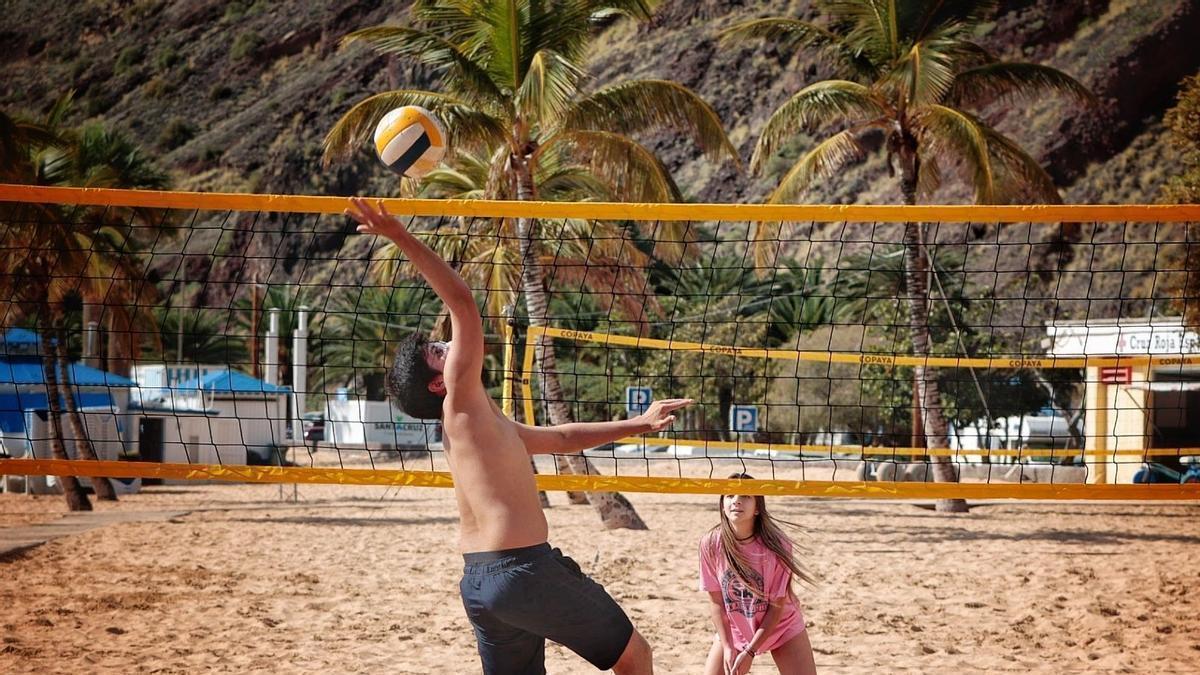 Zona deportiva de la playa de Las Teresitas, en Santa Cruz de Tenerife.