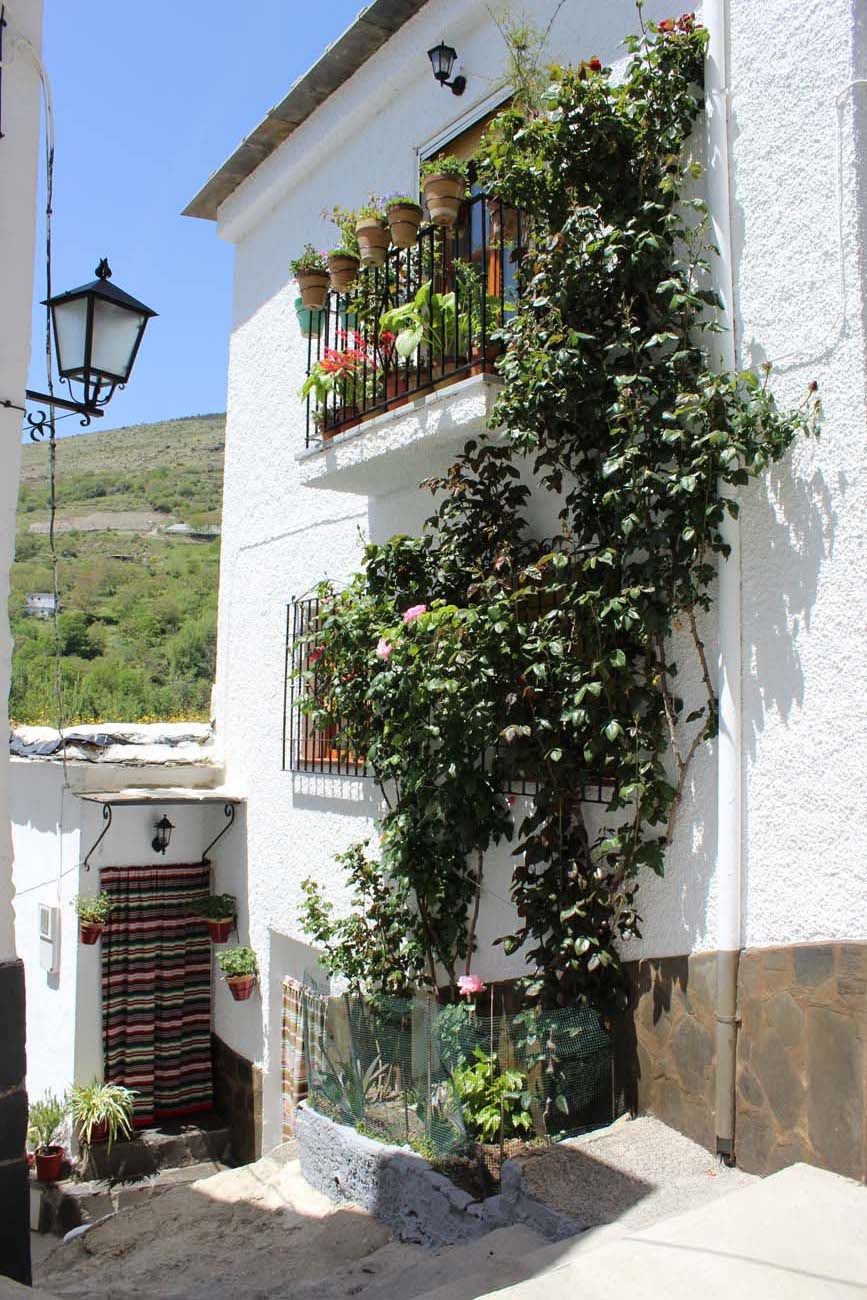 Una calle de Trevélez.