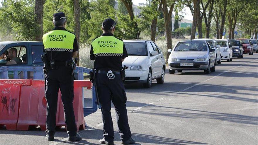 Efectivos de la Policía Local, en una imagen de archivo. Fue el cuerpo que actuó en el accidente.