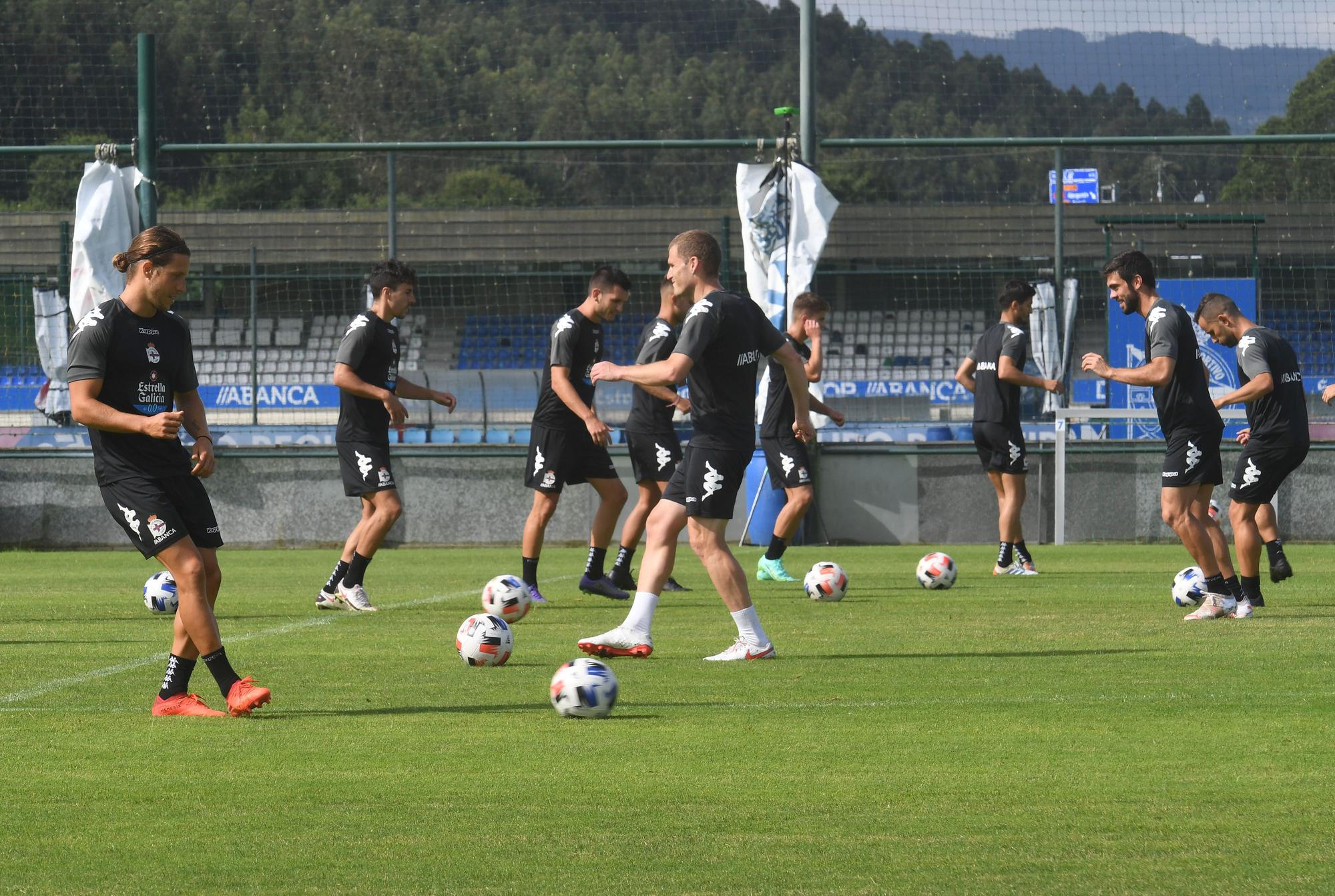 Doble turno de entrenamiento para el Deportivo