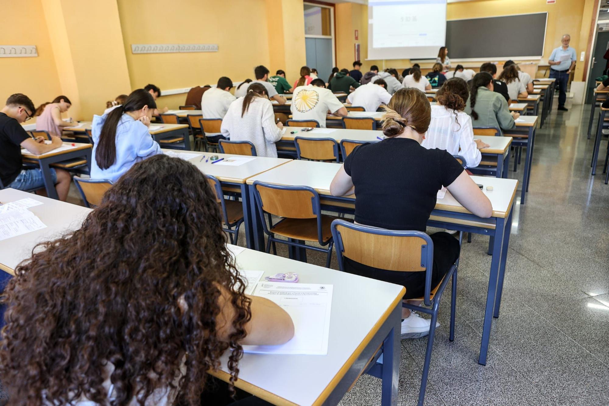 Exámenes acceso a la universidad en el Edificio de la UPV del Campus de Alcoy