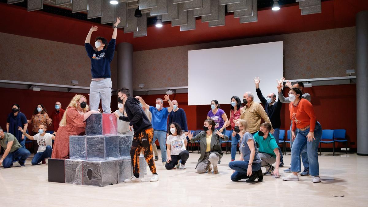 Un momento de un ensayo general de la ópera ‘Dido y Eneas’ que se representa mañana en el Teatro Pérez Galdós.