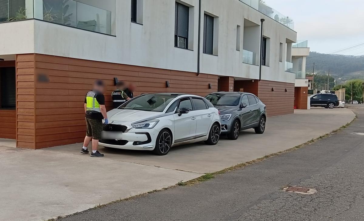 Registro en Ribadumia dentro de un nuevo operativo contra el narcotráfico en Arousa. Registro en Ribadumia dentro de un nuevo operativo contra el narcotráfico en Arousa.