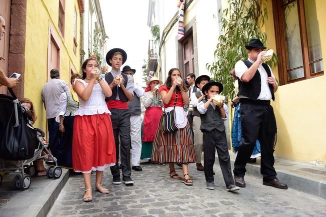 Procesion y Romeria por las Fiestas de las ...