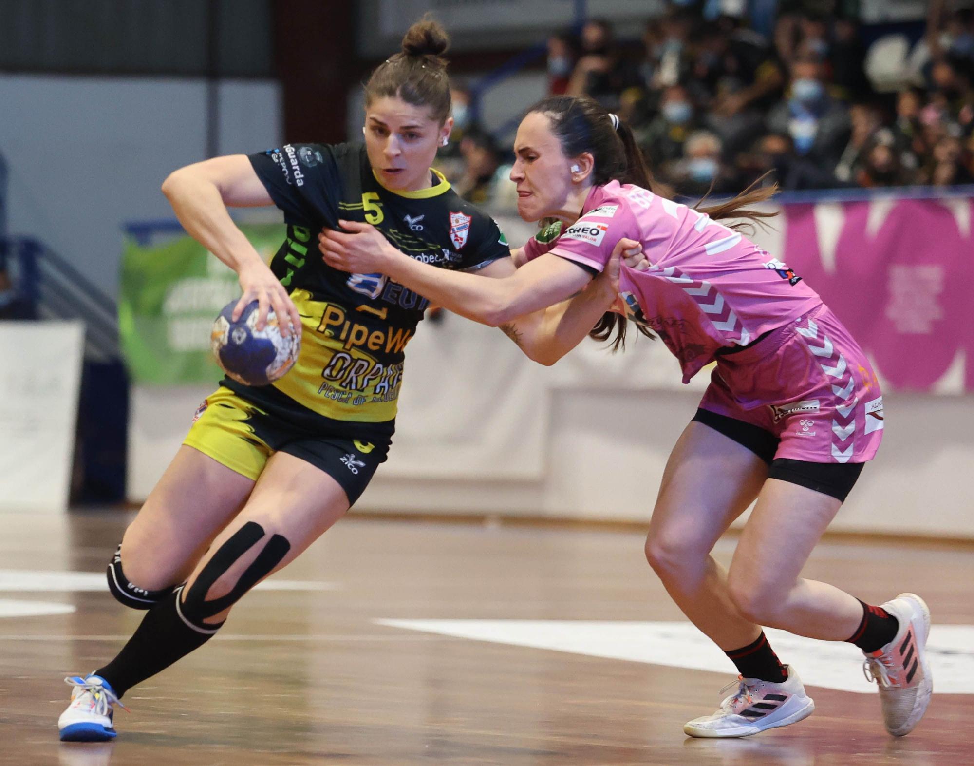 Sandra Santiago, en un partido contra el Zuazo.