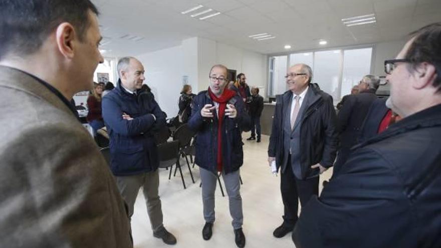 Presentación de las obras del canal en la sede de la asociación de vecinos del barrio.