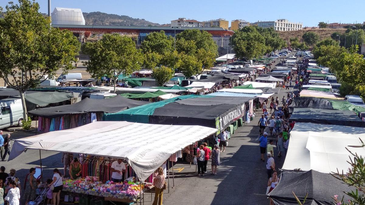 Mercadillo en el nuevo emplazamiento del ferial.