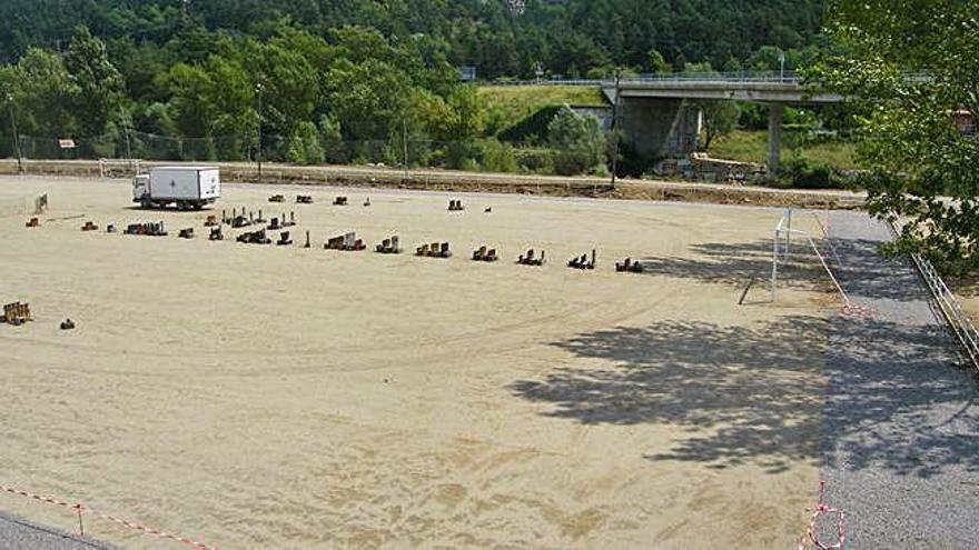 L&#039;històric camp de futbol de sorra de Guardiola de Berguedà, que serà cobert amb gespa artificial