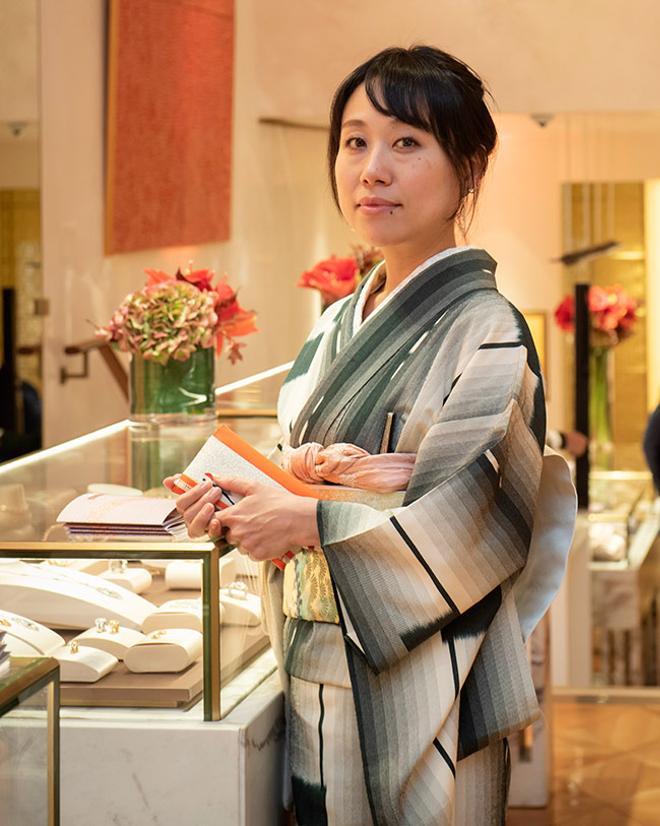 La artista Annco Miura, en la tienda Bvlgari de Madrid