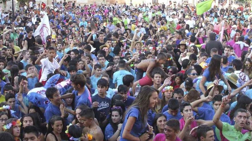 Integrantes de las peñas en una anterior edición de San Agustín.