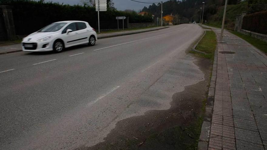 Marcas viales deterioradas de la carretera a Pravia.