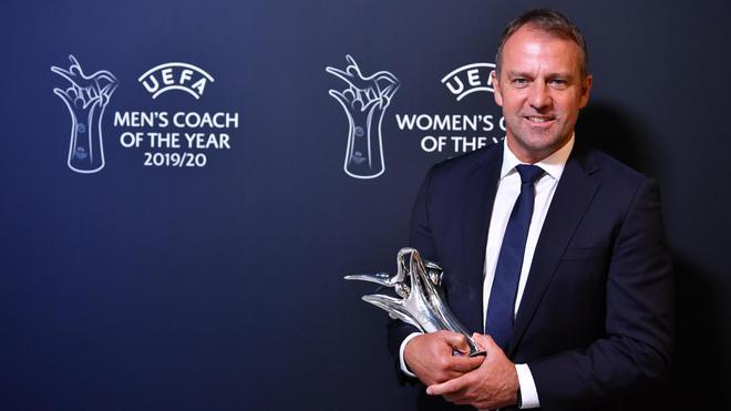 Flick, con el trofeo a mejor entrenador del 2020 tras ganar el sextete con el Bayern de Múnich