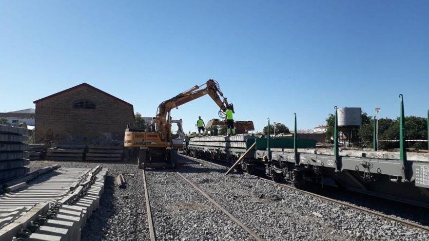 Los viajeros del tren Badajoz-Puertollano realizarán parte del trayecto en bus la próxima semana