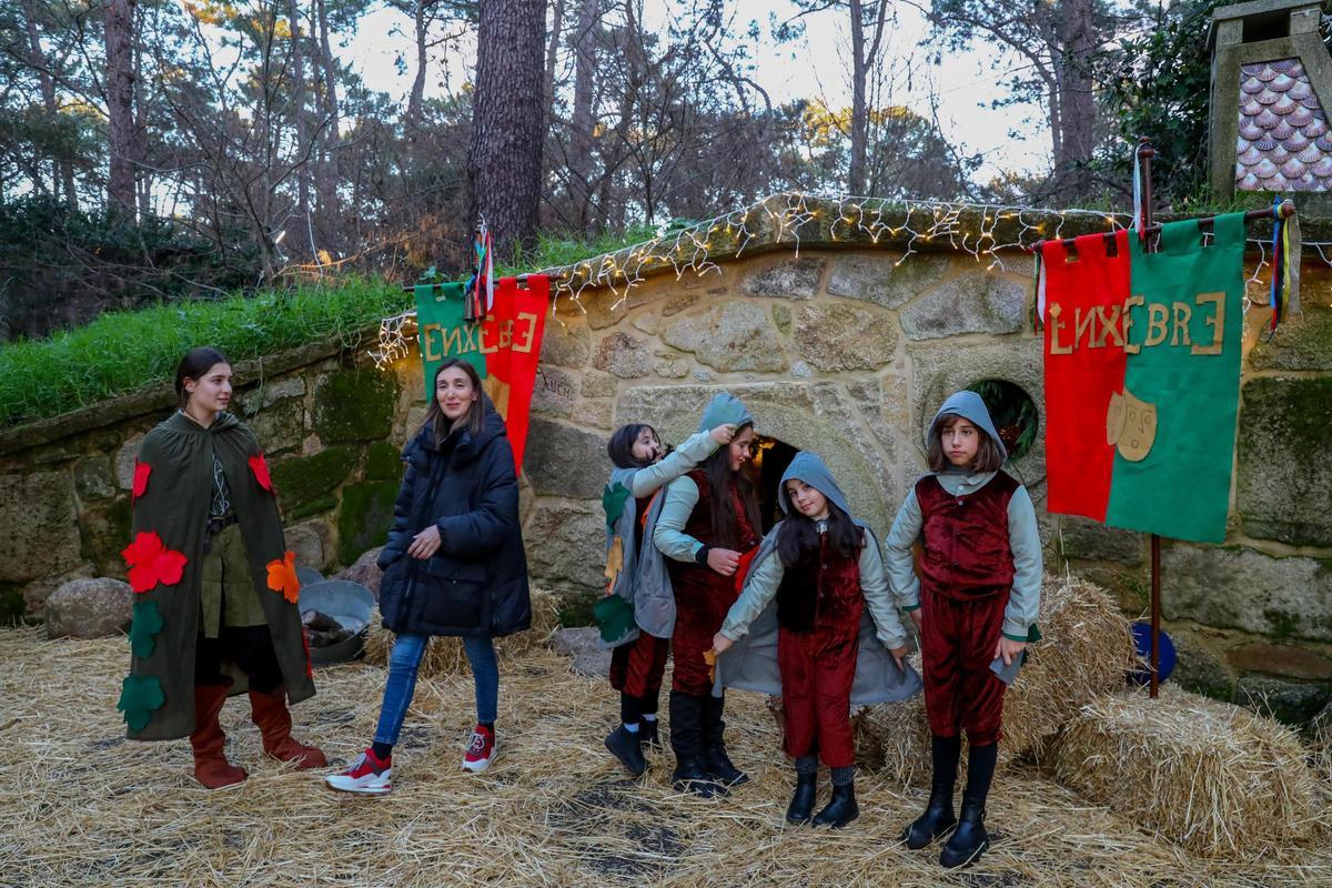 La actividad desplegada en la Aldea Grobit de A Toxa con motivo de la visita del "apalpador".