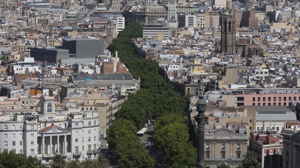 La Rambla, templo del turismo que separa el Raval del Gòtic