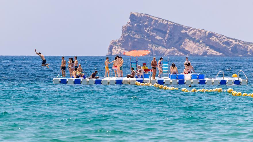 Aluvión de ofertas para gestionar este verano el ocio en las playas de Benidorm