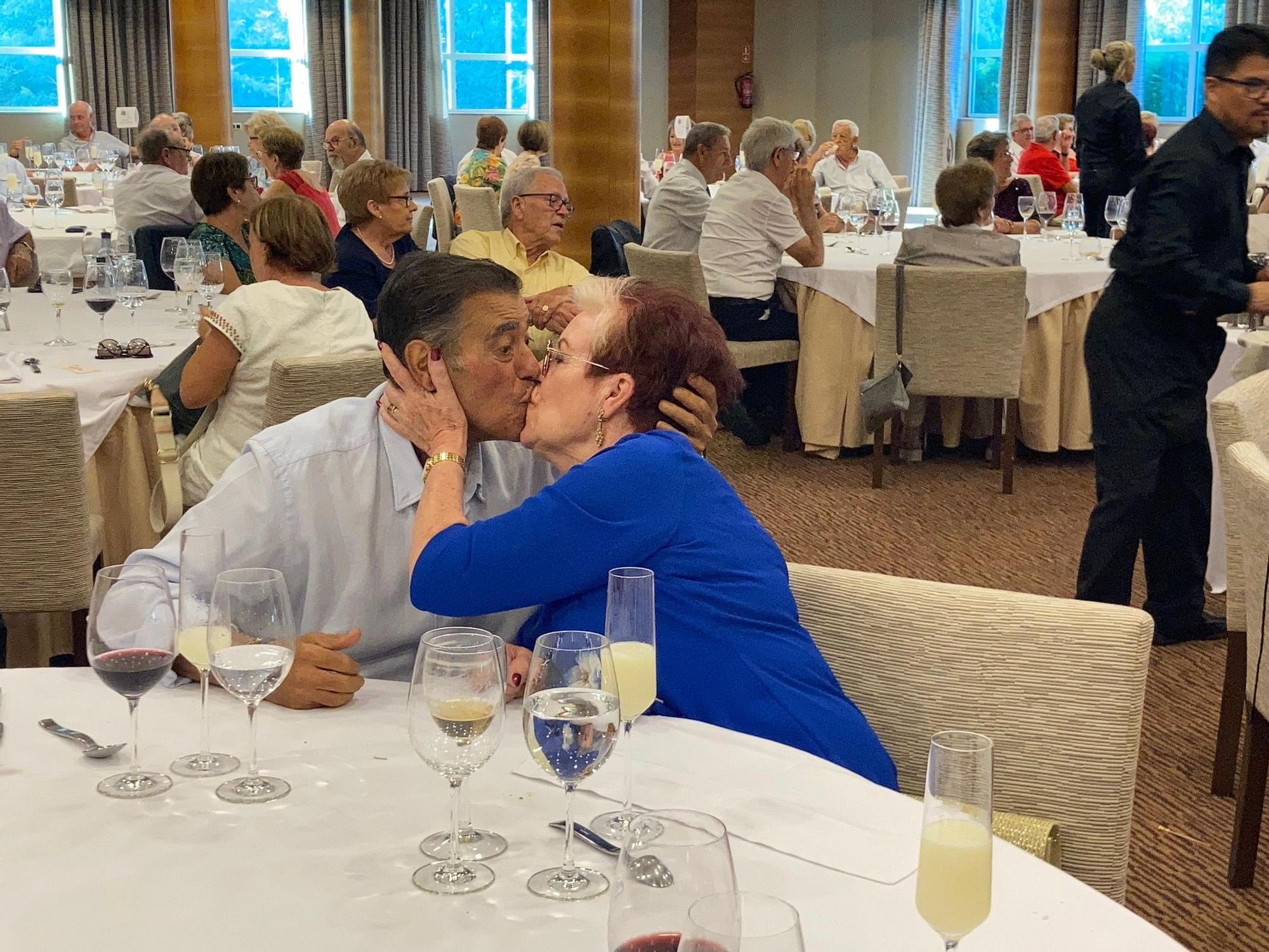 El Ayuntamiento de València organiza una fiesta de parejas que celebran sus bodas de oro