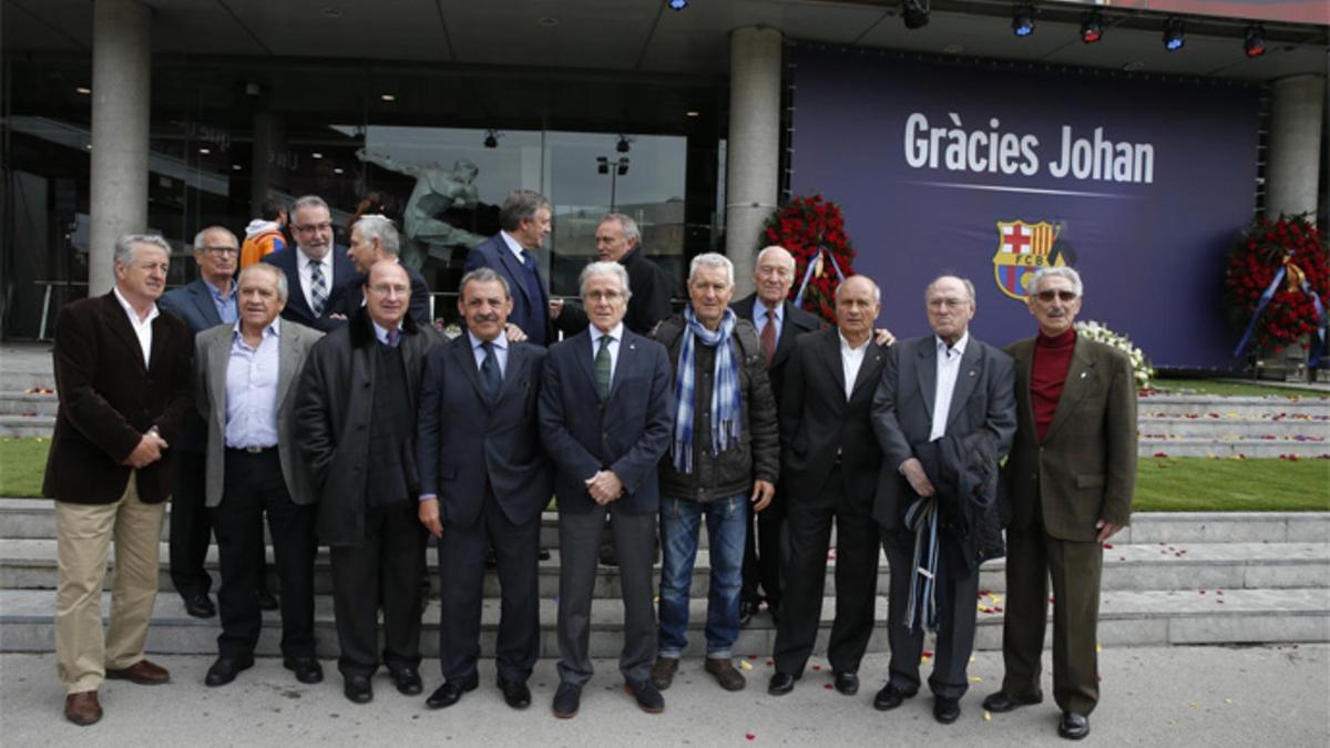 Los veteranos del FC Barcelona pasaron por el memorial de Johan Cruyff