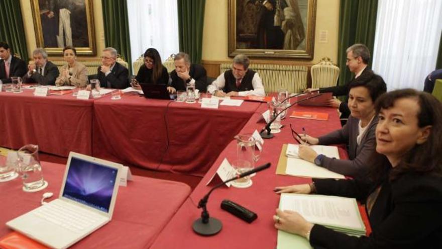 El consejo de administración de Gijón al Norte, ayer, en el Ayuntamiento.