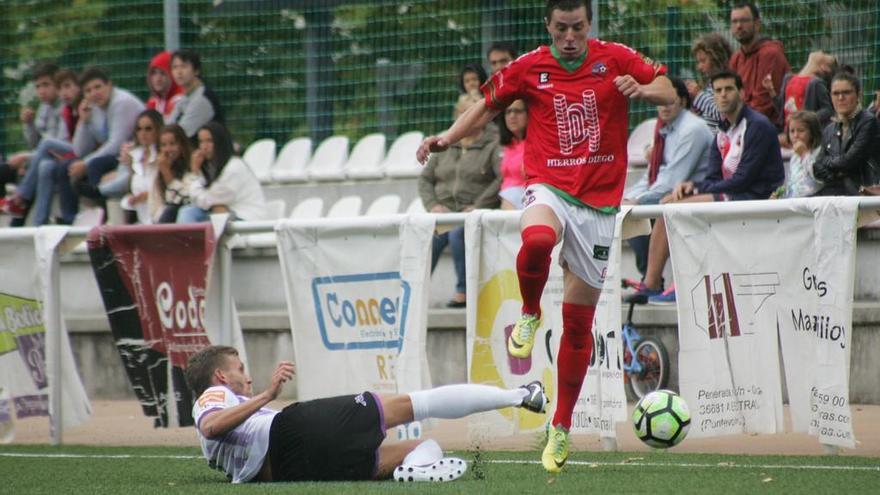 Imagen del partido entre el Estradense y el Bande. // Bernabé/Luismy