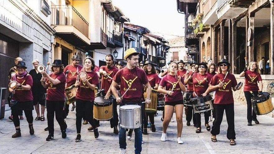 ‘Cultura crea turismo’ empieza en la plaza con un grupo de batucada