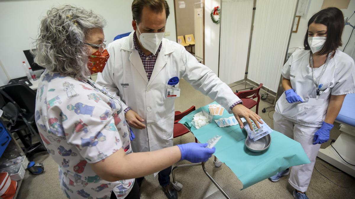 Preparativos de la vacunación masiva del sábado de gripe en Alicante