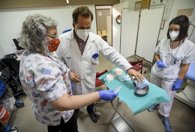 Preparativos de la vacunación masiva del sábado pasado en el área de Salud de Sant Joan