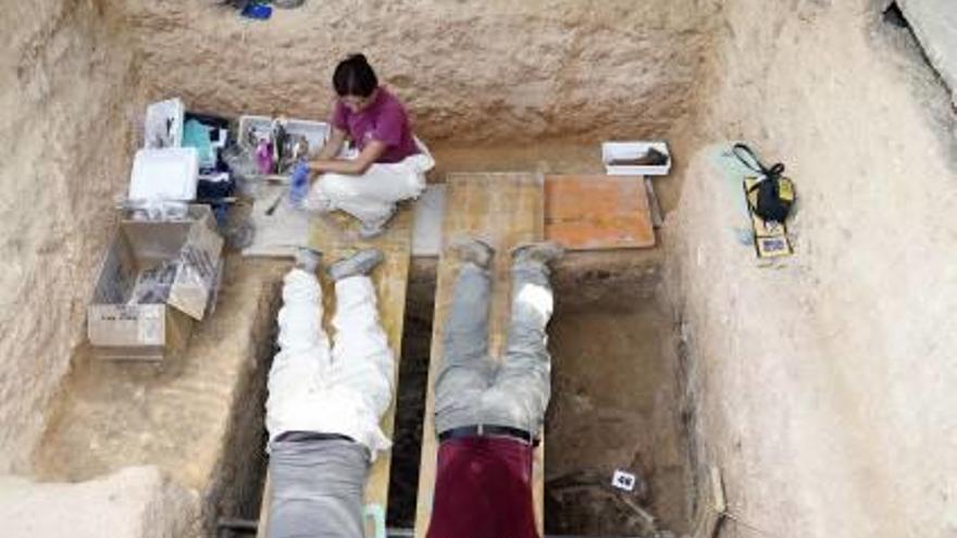 Excavación de una de las fosas comunes de Paterna.
