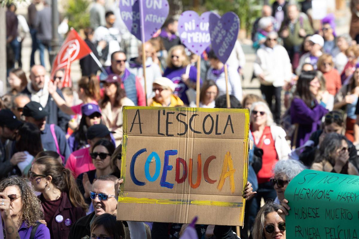 Galería: todas las imágenes de la concentración en Ibiza por el Día internacional de la Mujer