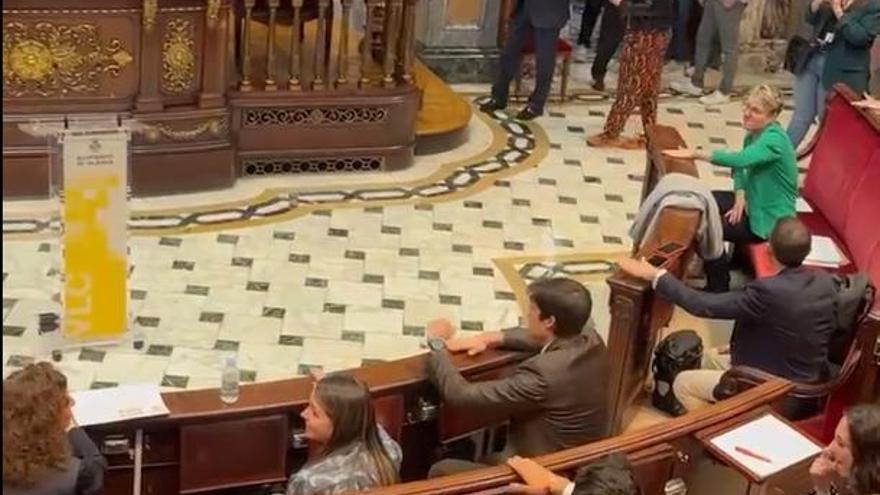 Sonora protesta de la oposición por el retraso del pleno