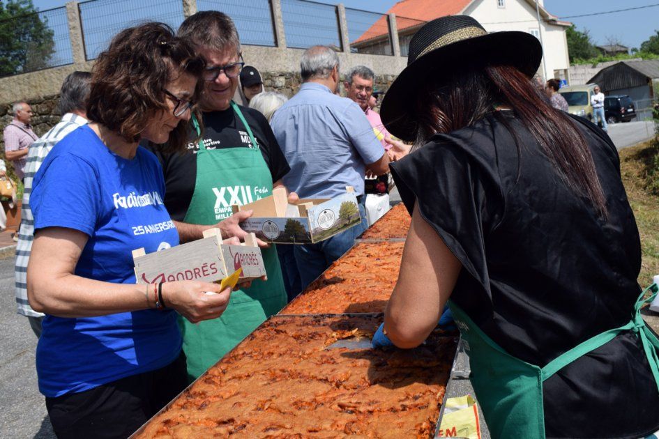 Asistentes a la Festa da Empanada de Millo de Cordeiro.