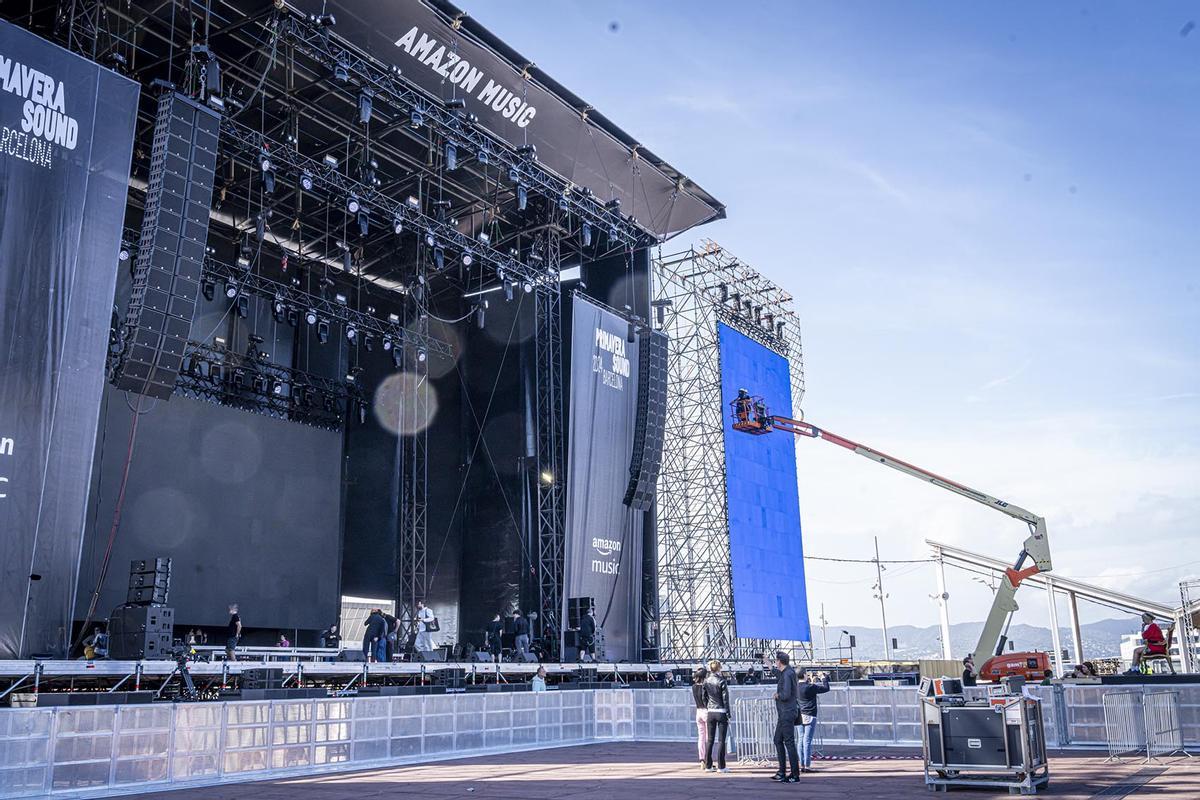 Preparativos para el Primavera Sound en el Parc del Fòrum