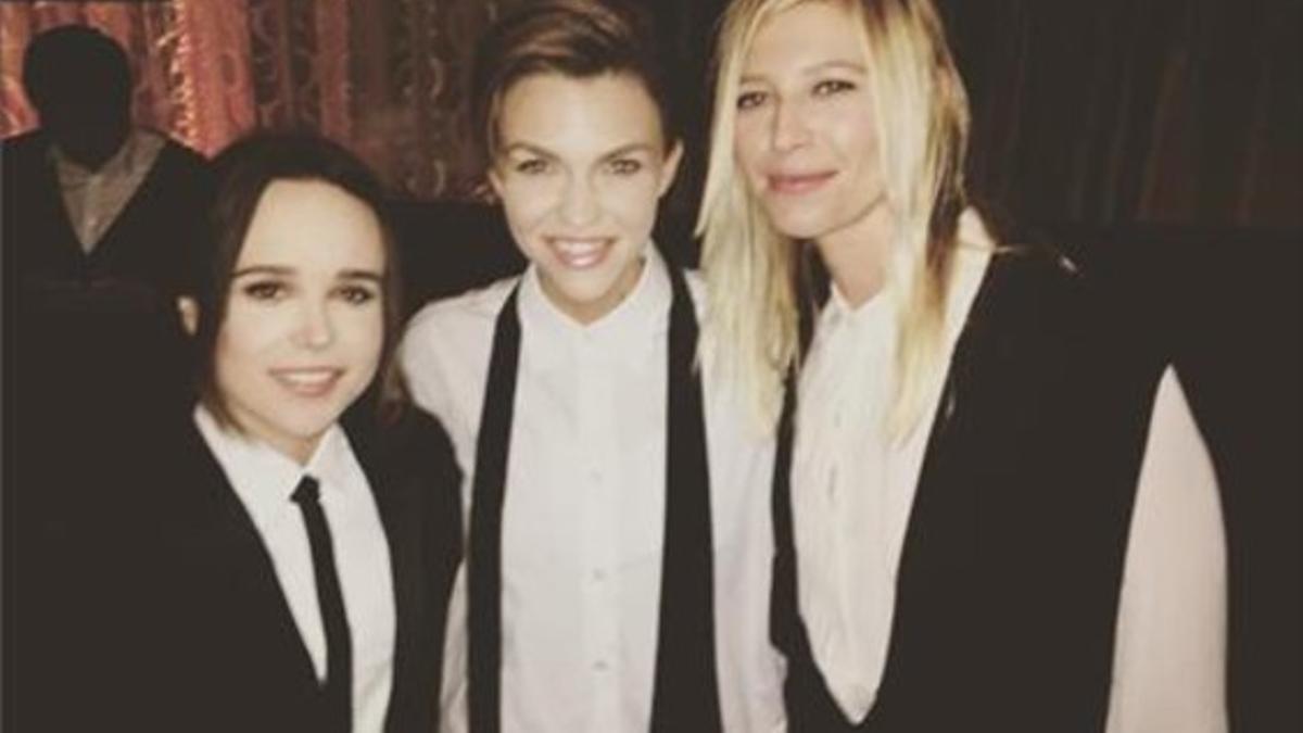 Ellen Page (izquierda) y su novia Samantha Tomas (derecha), con la actriz Ruby Rose entre ambas.