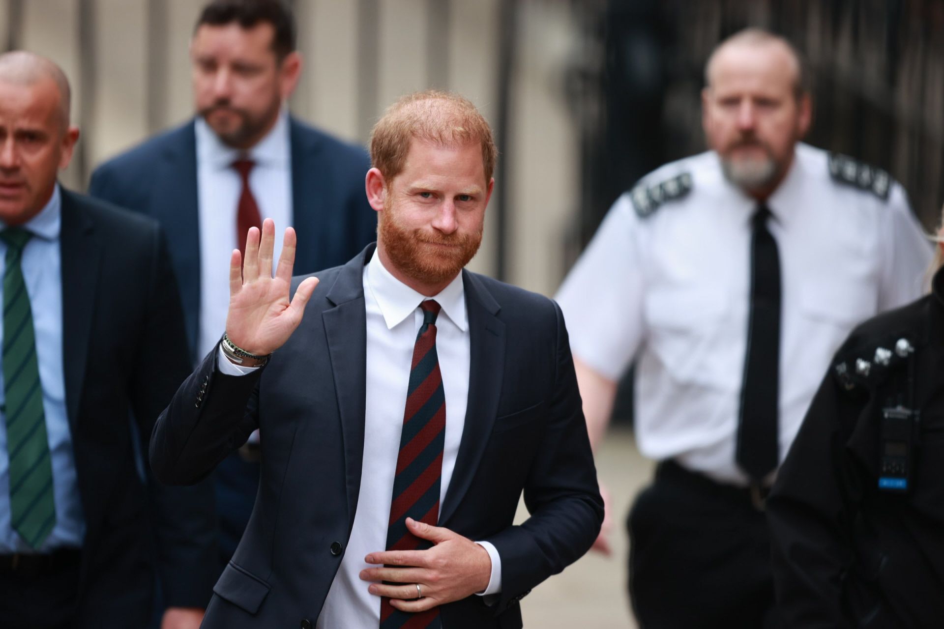 El príncipe Harry acudiendo a los tribunales de Londres
