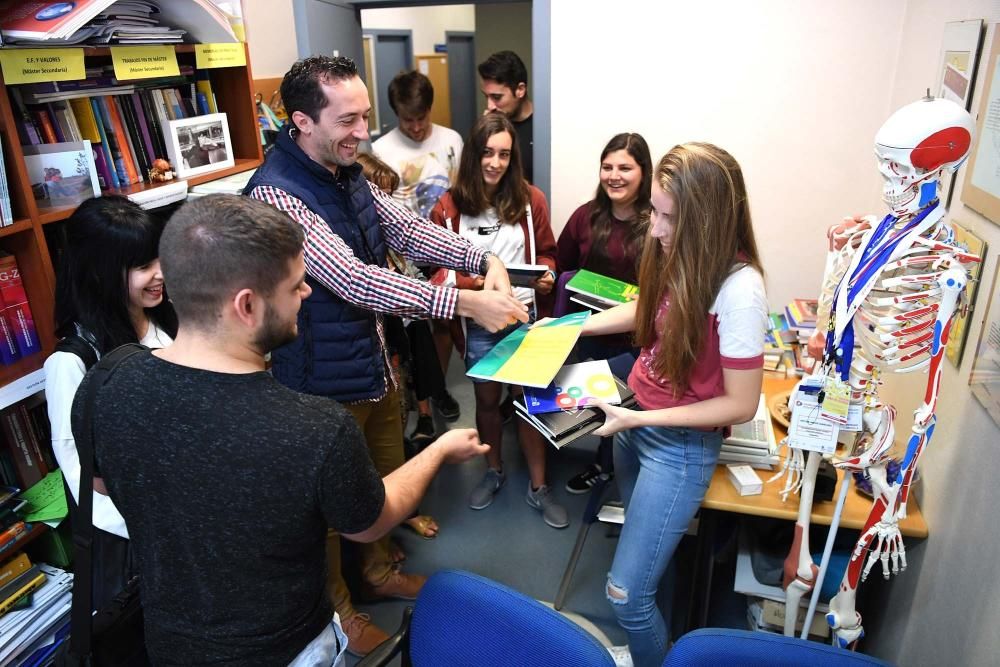 El profesor de A Coruña que regala libros