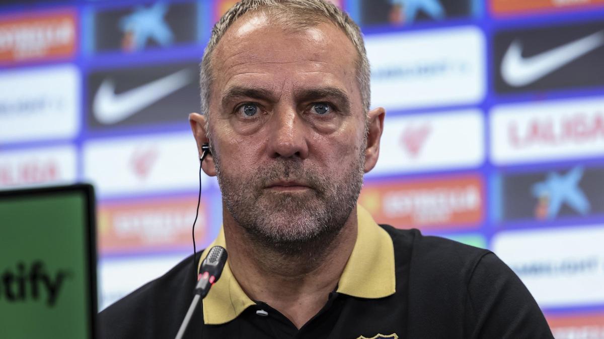 El entrenador del FC Barcelona Hansi Flick en rueda de prensa
