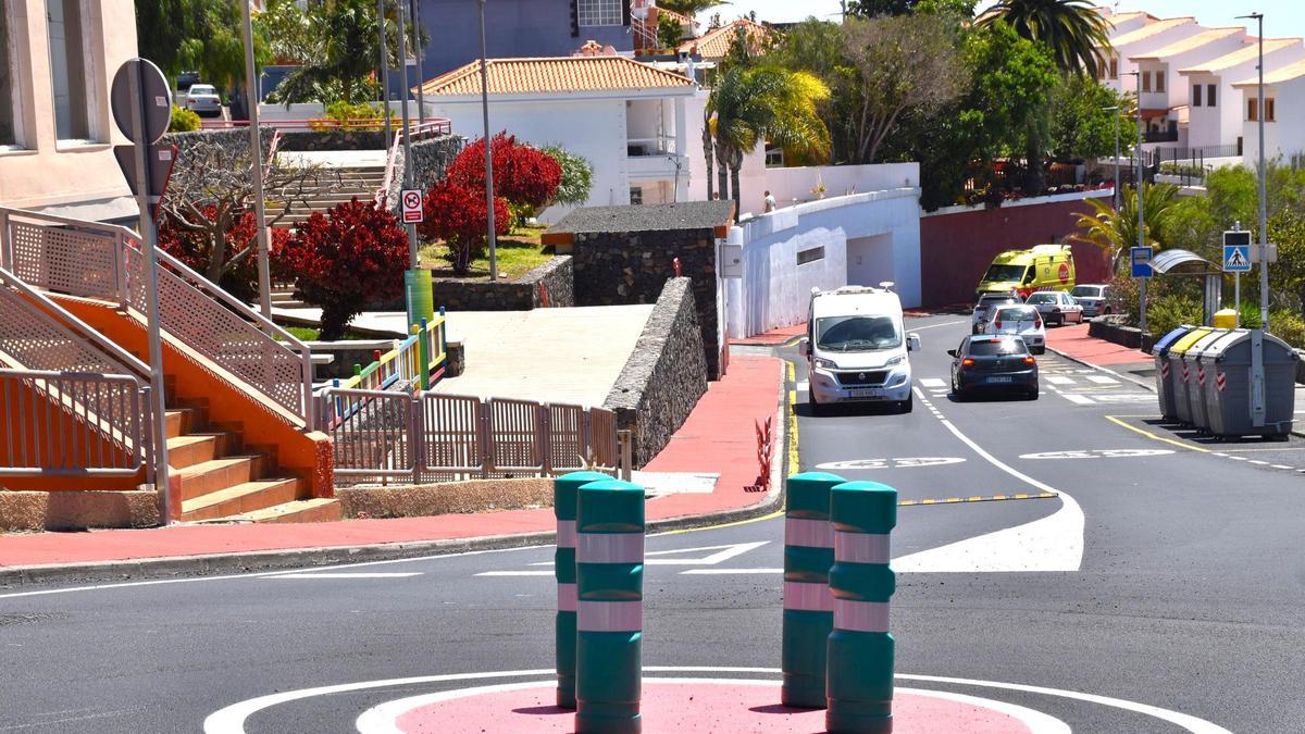 Una de las nuevas rotondas de la calle Cortés.