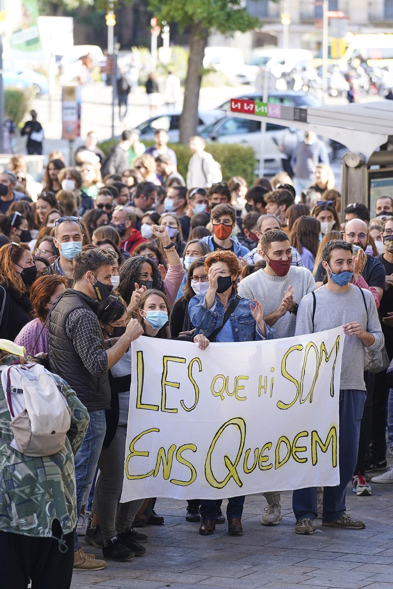 Centenars de professors es concentren a la Delegació del Govern a Girona en contra de la temporalitat