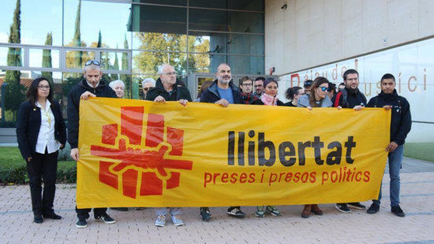 Els dos joves empresonats pels aldarulls a Girona demanen la seva llibertat