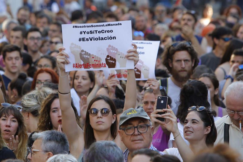 Concentración en protesta por la libertad para 'La manada'