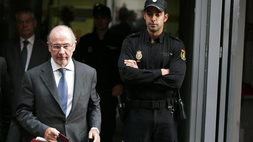 El juez estrecha el cerco sobre Rato e imputa a su secretaria y un testaferro