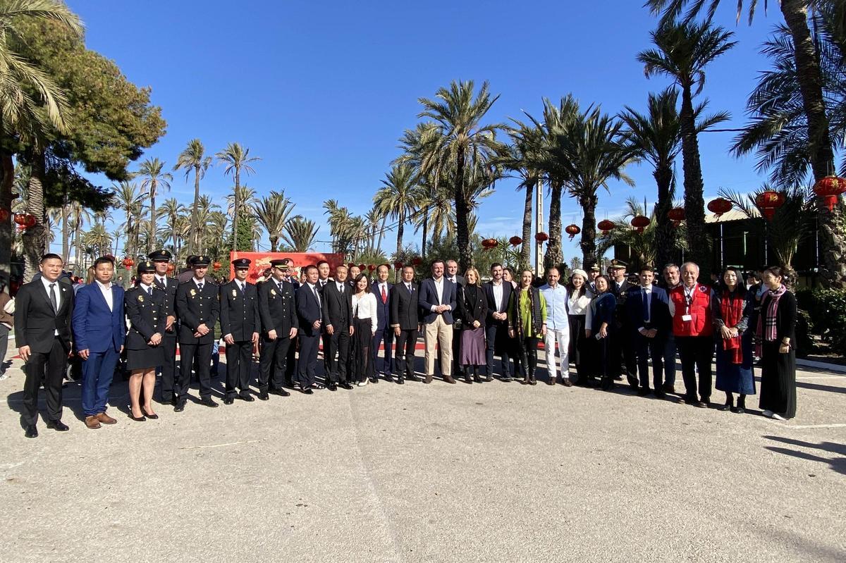 La comunidad china exhibe tradición en Elche por el Año del Dragón