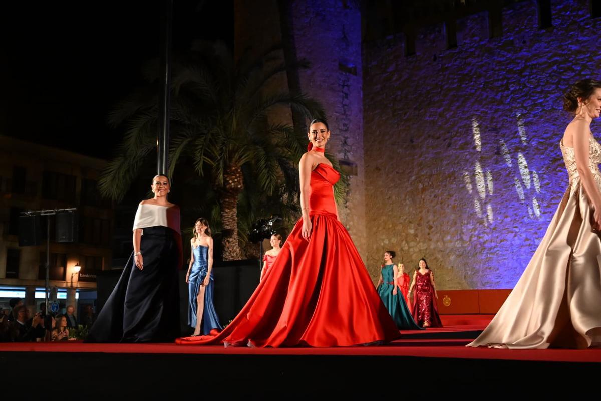 Las candidatas a Reina de las Fiestas de Elche brillan en una gala renovada en Traspalacio Las candidatas a Reina de las Fiestas de Elche brillan en una gala renovada en Traspalacio