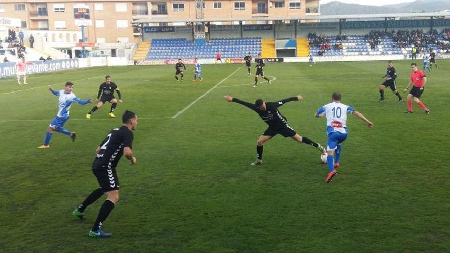 El Ebro saca petróleo de un gol de madrugador (0-1)