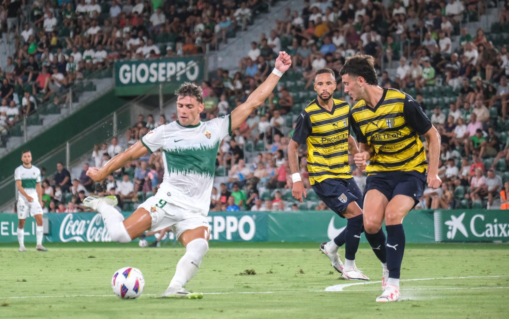 Las mejores imágenes del Elche CF - Parma Calcio 1913 del trofeo "Festa d´Elx"